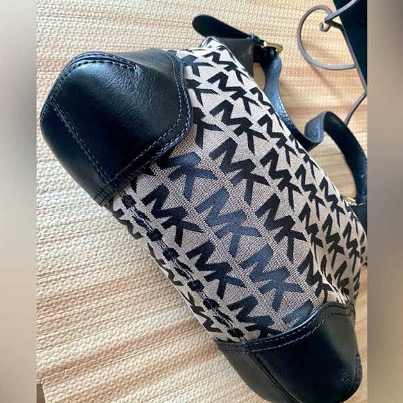 SOLD OUT - Picture 6 of 8